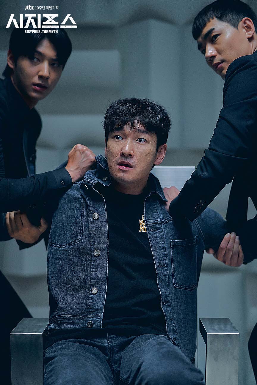 地表最強女主角《薛西佛斯的神話》朴信惠！盤點她在劇中數款造型，軍風潮流成時尚寵兒